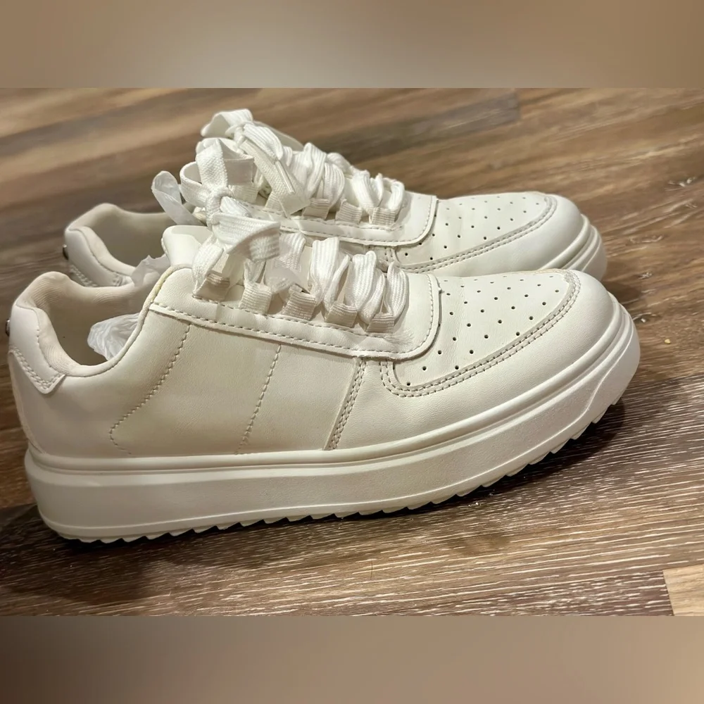 EUC Madden Girl Jesi Sneaker - Size 6.5 - Picture 9 of 12